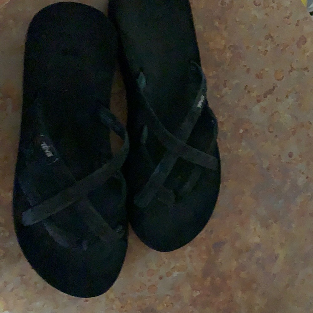 Womens Teva sandals size 7. Black in color